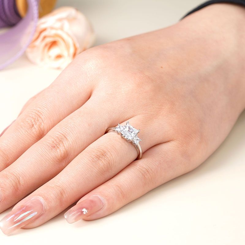 Anillo de Tres Piedras
