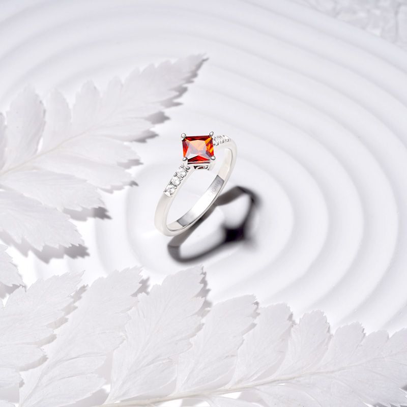 Anillo De Piedra De Nacimiento Talla Cuadrada