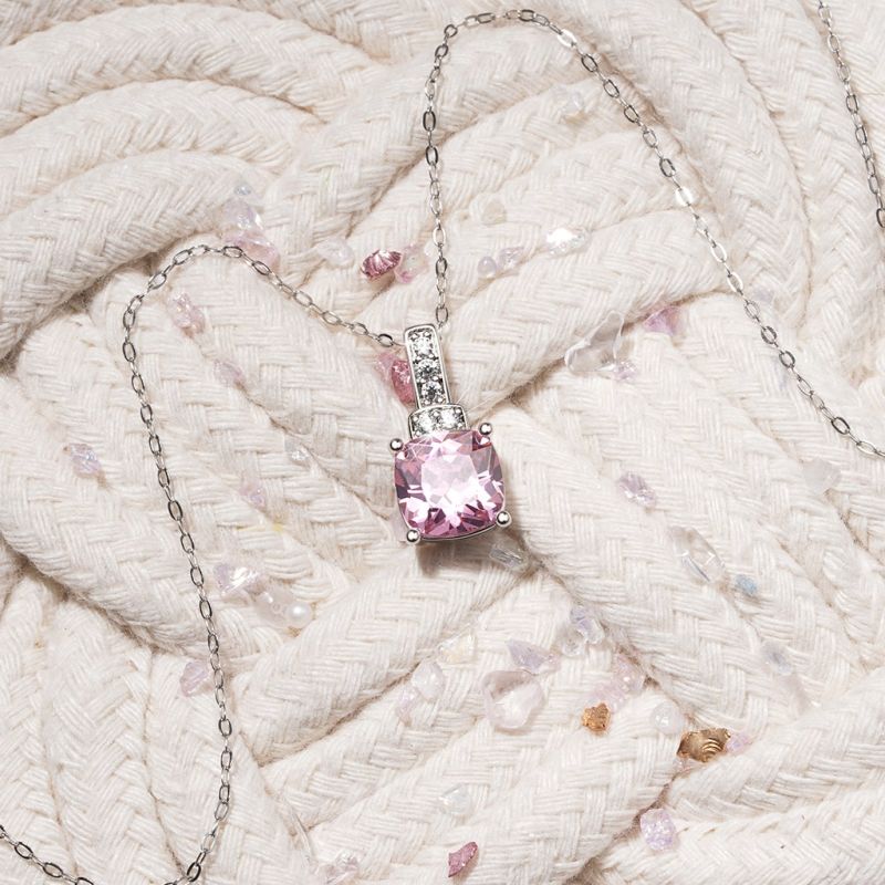 Collar de Piedras de Nacimiento Cuadradas
