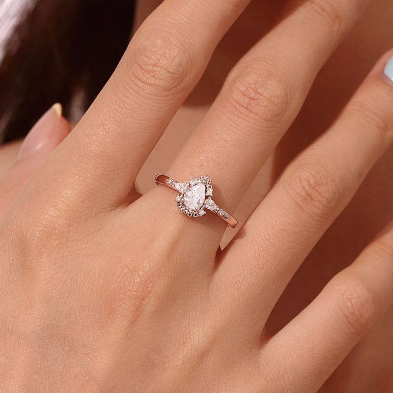 Anillo de Novia de estilo Art Nouveau Tallado en Pera
