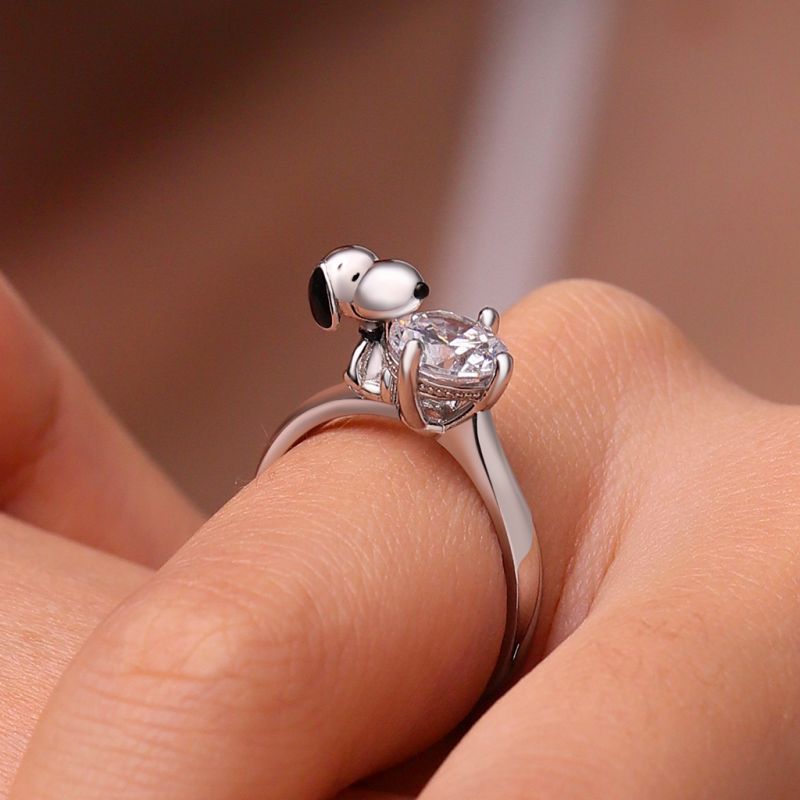 Anillo de diamante blanco Peanuts Snoopy Hug