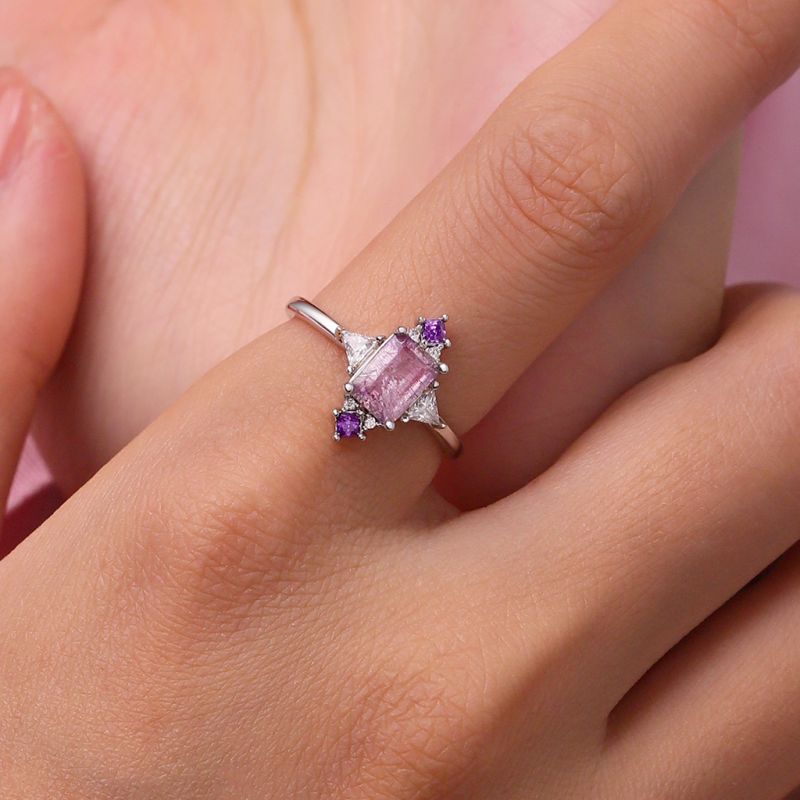Anillo Púrpura Talla Cuadrada