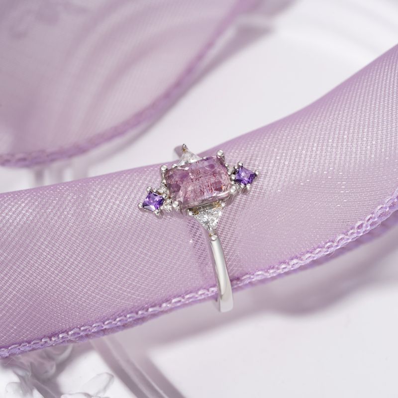 Anillo Púrpura Talla Cuadrada