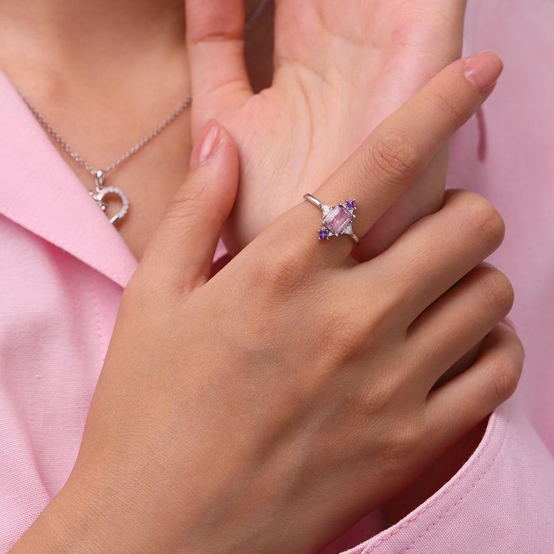 Anillo Púrpura Talla Cuadrada