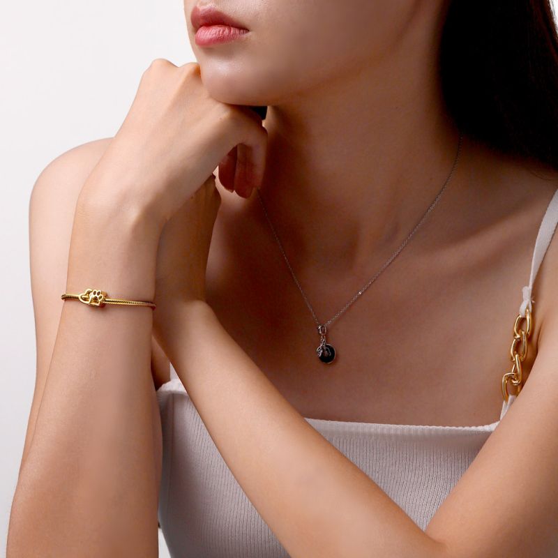Charm Mascota del Amor chapado en oro de 18k
