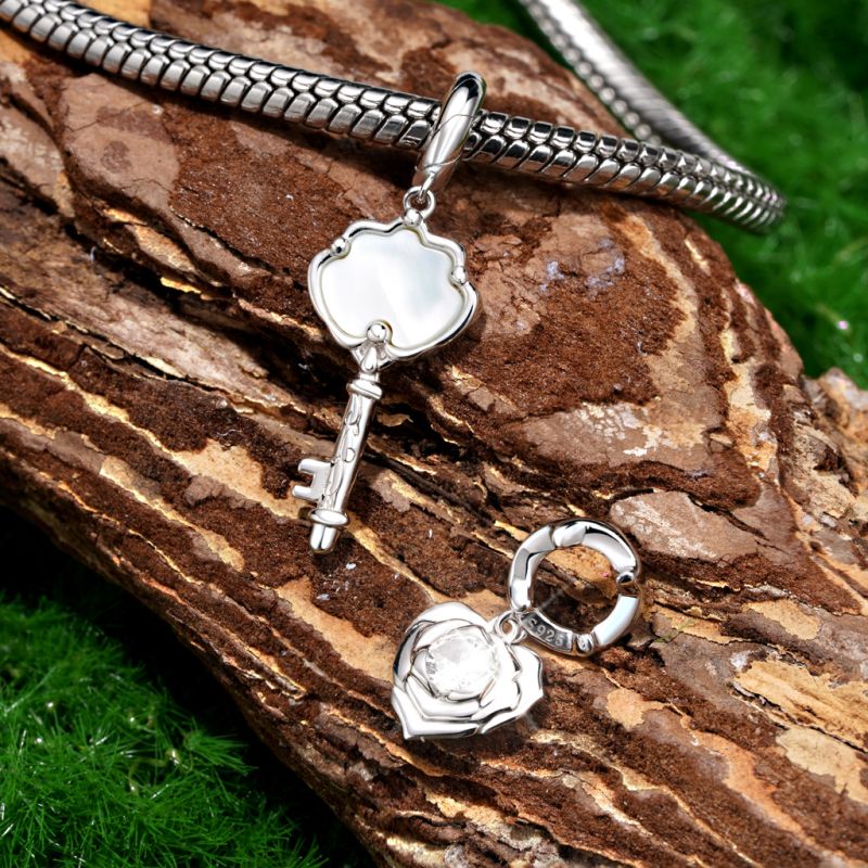 Elegant Rose Heart Pendant