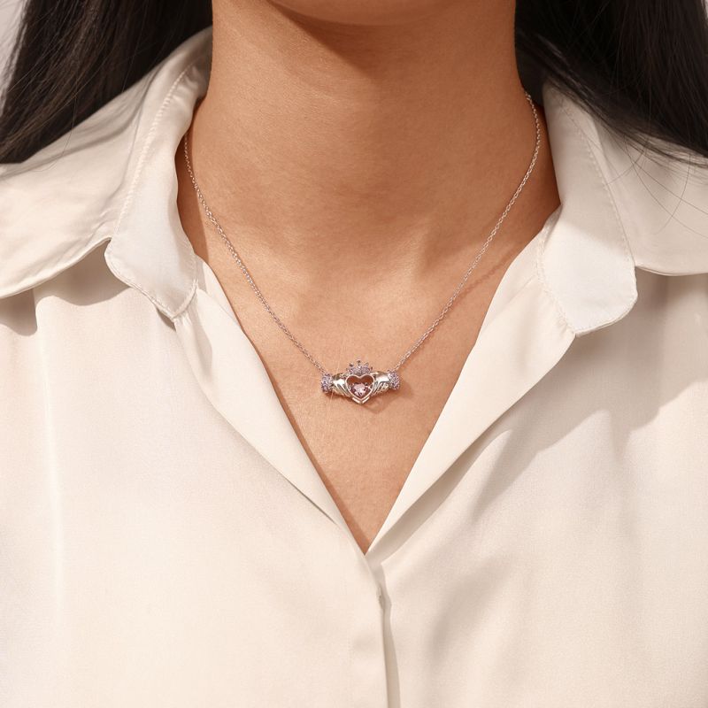Collar Corona Manos Corazón