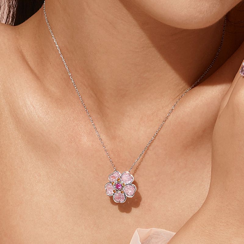 Collar Flor de Cerezo Corte Corazón