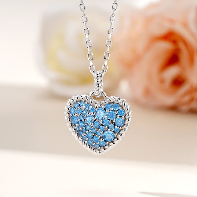 Collar de Cuerda Trenzada Corazón de Amor