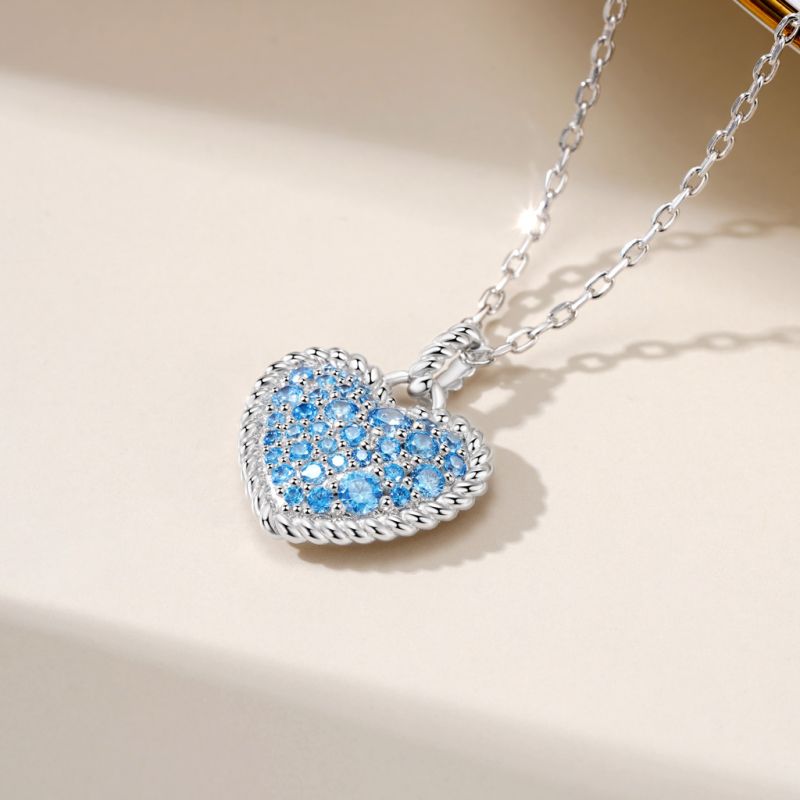 Collar de Cuerda Trenzada Corazón de Amor