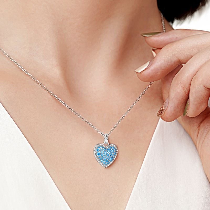 Collar de Cuerda Trenzada Corazón de Amor