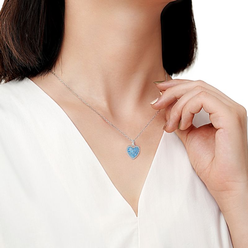 Collar de Cuerda Trenzada Corazón de Amor