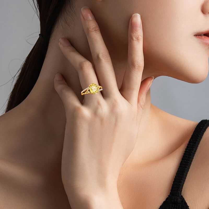 Anillo Vintage de Corte Ovalado y Caña Partida