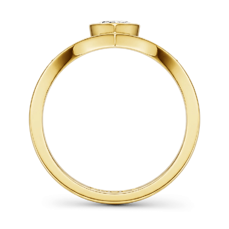 Anillo de moissanita de corte marquesado