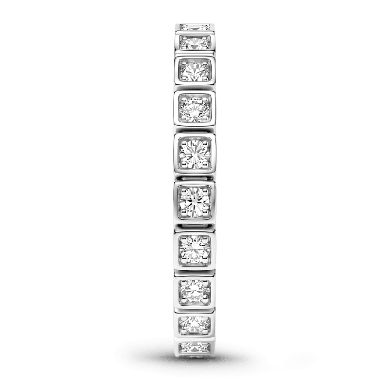 Anillo de diamante con bisel cuadrado