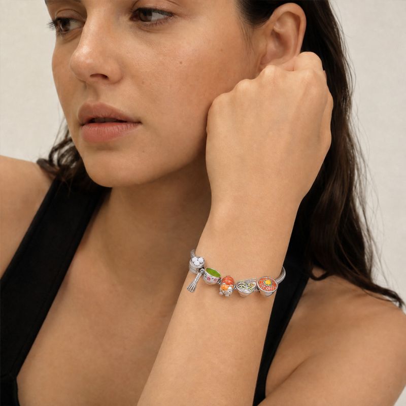 Pulsera de dijes con temática de comida japonesa