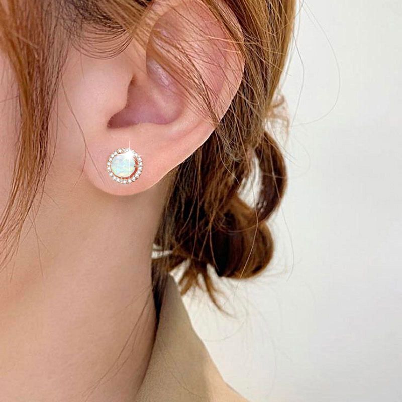 Aretes redondos con ópalo