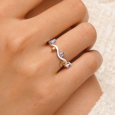 Anillo De Diamantes De Colores Ondulados