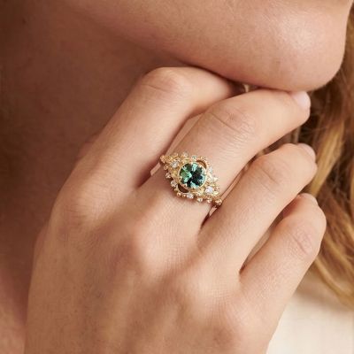 Anillo con hoja, corte redondo