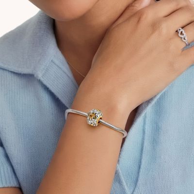 Amuleto de abeja y flor