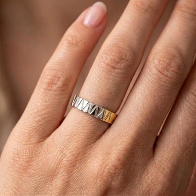 Anillo mitad oro, mitad plata