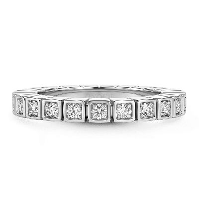 Anillo de diamante con bisel cuadrado