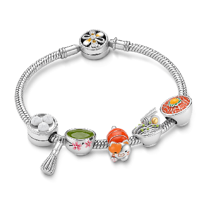 Pulsera de dijes con temática de comida japonesa